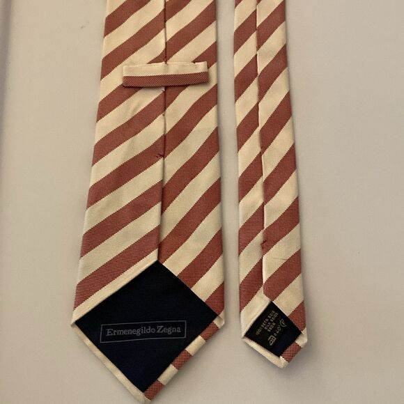 Ermenegildo Zegna Diagonal Stripe Woven Silk Necktie. Red/cream. - Picture 4 of 8